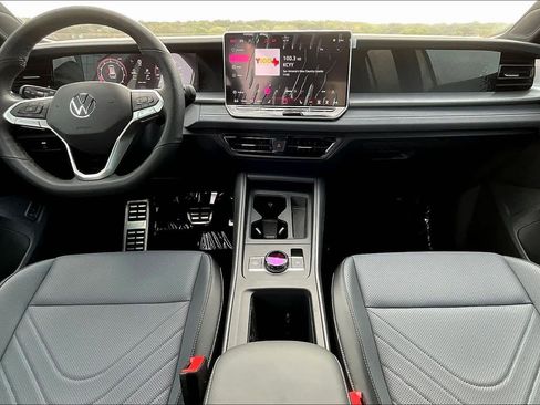 New 2026 Volkswagen Tiguan SE R-Line FWD image 5