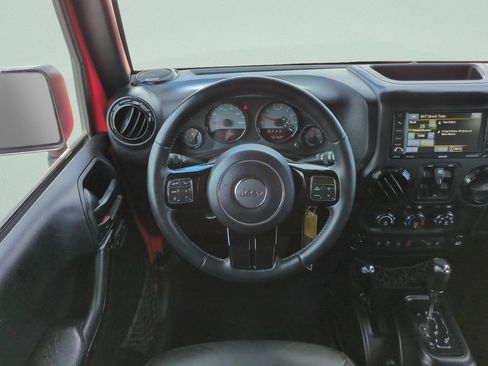Used 2017 Jeep Wrangler Unlimited Sahara AWD/4WD image 12