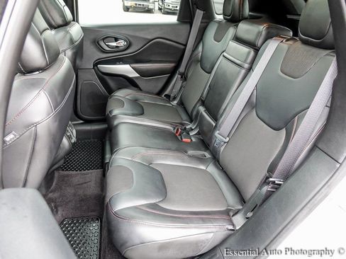 Used 2017 Jeep Cherokee Trailhawk w/ Comfort/Convenience Group image 11