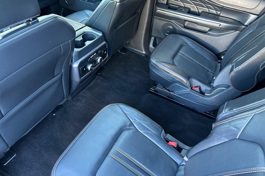 Used 2023 Ford Expedition Platinum AWD/4WD image 15