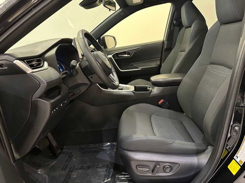Certified 2025 Toyota RAV4 SE w/ Convenience Package image 22