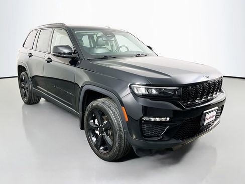 Used 2023 Jeep Grand Cherokee Limited w/ Black Appearance Package AWD/4WD image 4