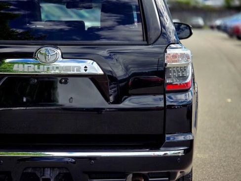 Used 2018 Toyota 4Runner Limited AWD/4WD image 8