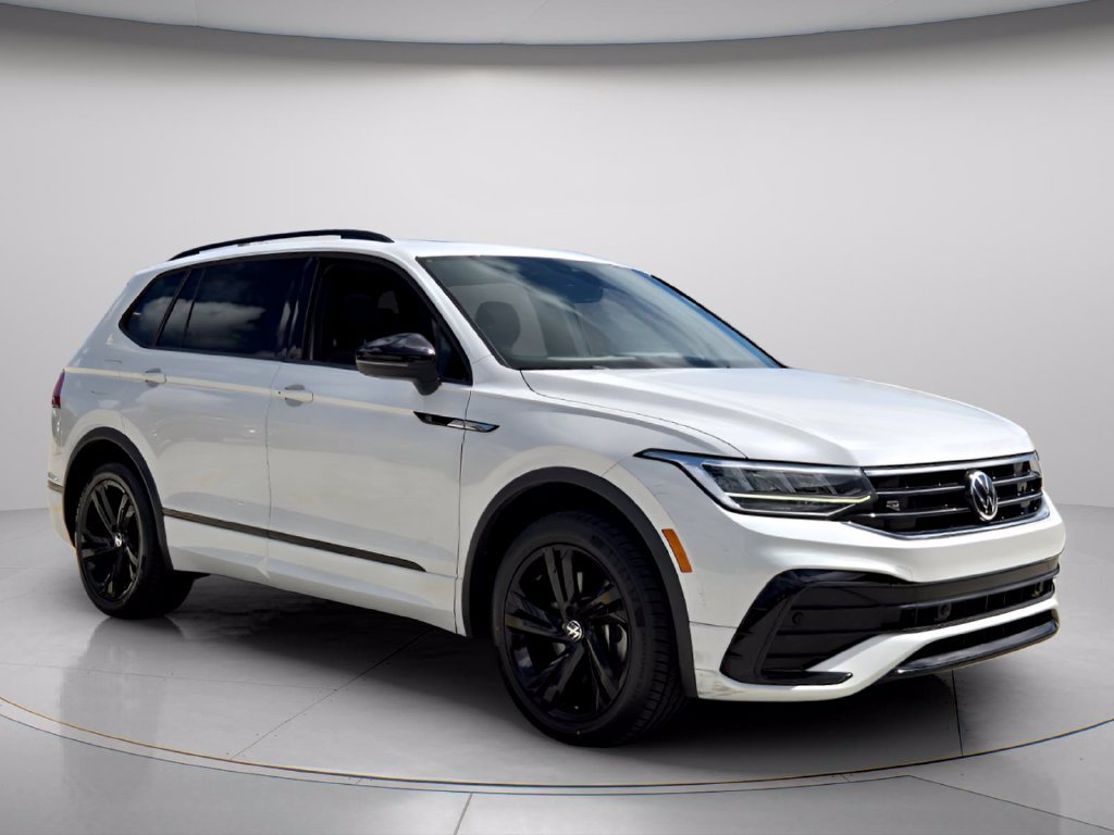 Certified 2023 Volkswagen Tiguan SE R-Line FWD image 8