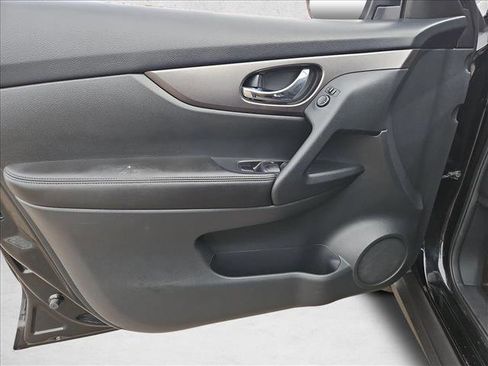 Used 2015 Nissan Rogue S image 10