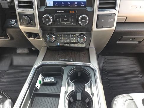 Used 2021 Ford F250 Lariat w/ Lariat Ultimate Package AWD/4WD image 28