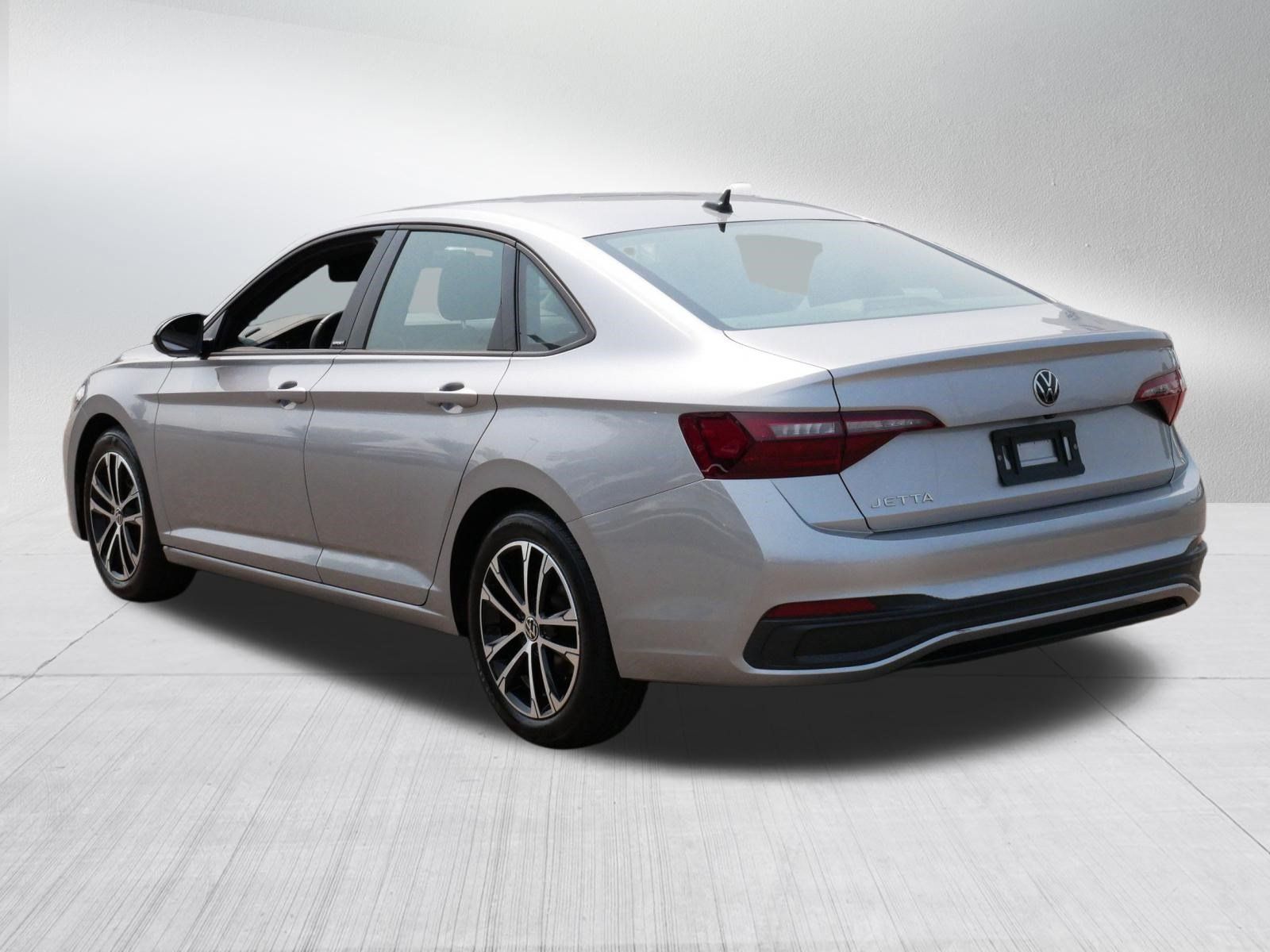 Certified 2024 Volkswagen Jetta Sport FWD image 5