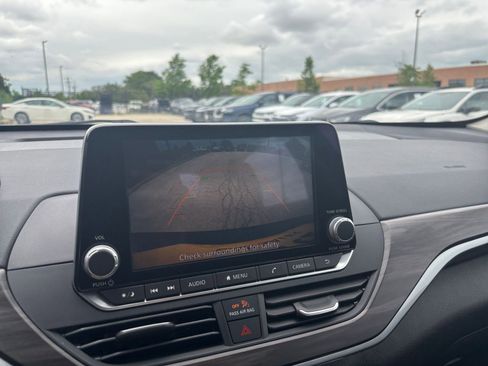 Used 2025 Nissan Altima 2.5 SV FWD image 23