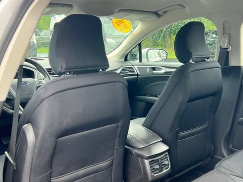 Used 2016 Ford Fusion SE FWD image 29