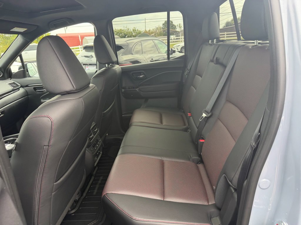 Used 2025 Honda Ridgeline Black Edition image 16