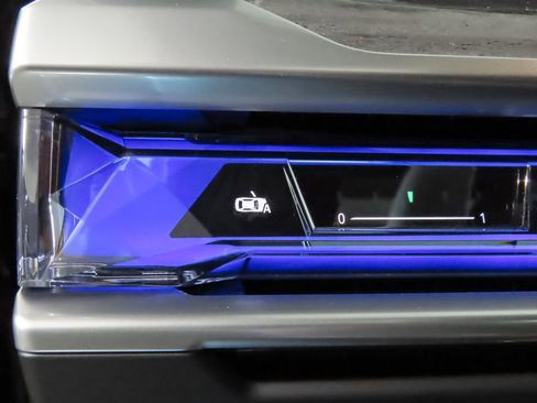 Used 2025 BMW i7 eDrive50 w/ Executive Package image 23