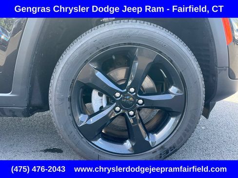 Certified 2023 Jeep Grand Cherokee Altitude AWD/4WD image 9
