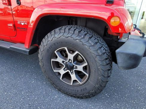 Used 2016 Jeep Wrangler Unlimited Sahara w/ Dual Top Group AWD/4WD image 2