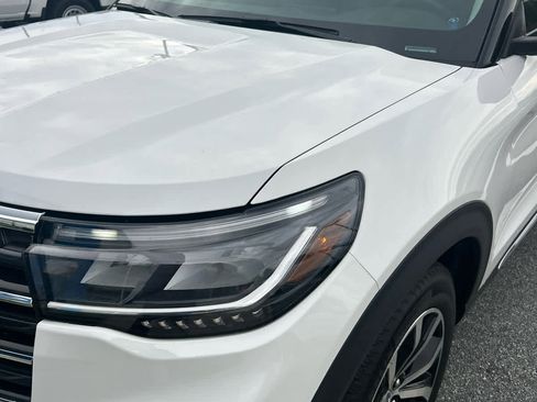 Used 2025 Ford Explorer Active w/ Active Comfort Package RWD image 7