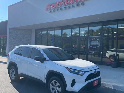Used 2023 Toyota RAV4 LE AWD/4WD image 1