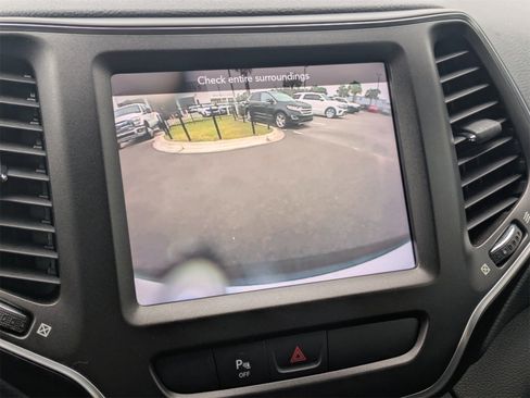 Used 2020 Jeep Cherokee Trailhawk w/ Cold Weather Group image 24