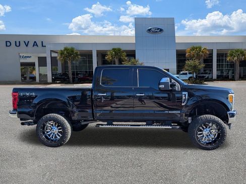 Used 2017 Ford F250 XLT w/ XLT Premium Package image 3