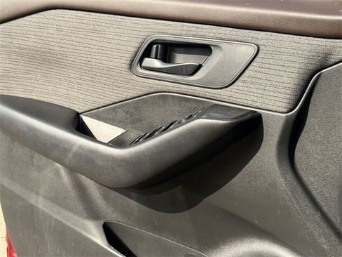 Used 2023 Nissan Rogue S image 23