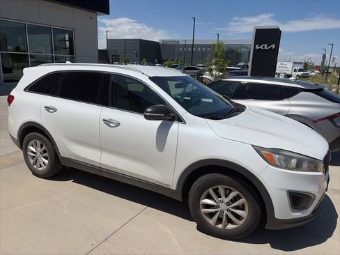 Used 2016 Kia Sorento LX AWD/4WD image 2