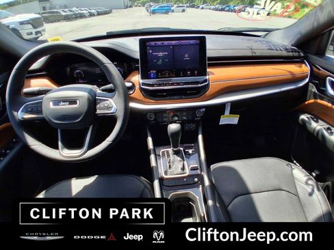 Certified 2025 Jeep Compass Limited w/ Elite Group AWD/4WD image 18