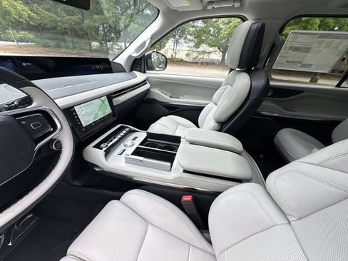 New 2026 Lincoln Navigator Reserve AWD/4WD image 21