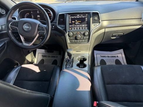 Used 2018 Jeep Grand Cherokee Altitude AWD/4WD image 11