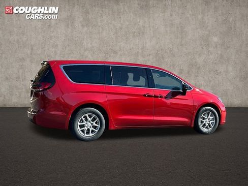 New 2026 Chrysler Pacifica Select image 9