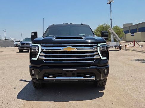 Used 2025 Chevrolet Silverado 2500 High Country w/ Technology Package AWD/4WD image 3