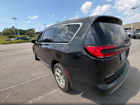 Used 2021 Chrysler Pacifica Limited AWD/4WD image 7