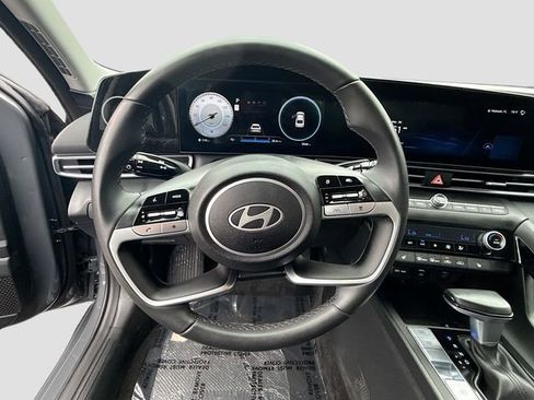 Certified 2025 Hyundai Elantra SEL image 11