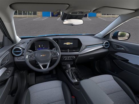 New 2025 Chevrolet Trax LT w/ Driver Confidence Package image 15
