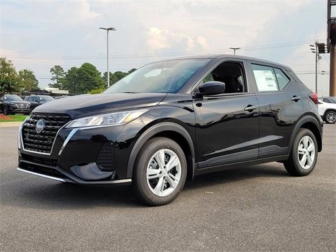 New 2025 Nissan Kicks Play S image 4