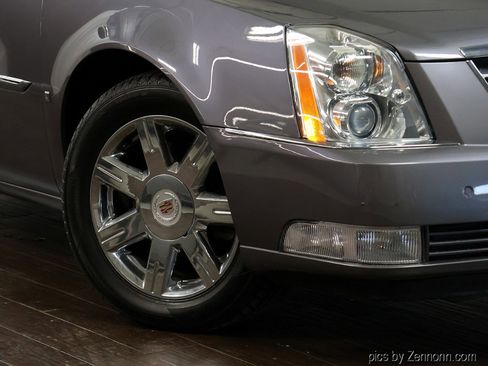 Used 2007 Cadillac DTS Luxury I w/ Trunk Convenience Package image 3