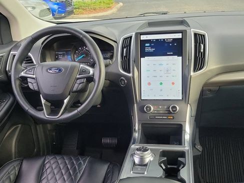 Used 2023 Ford Edge Titanium AWD/4WD image 3