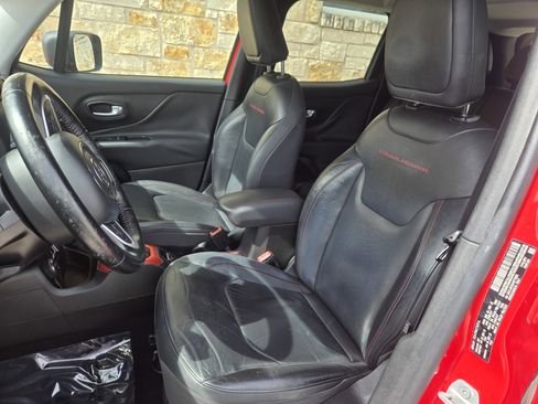 Used 2017 Jeep Renegade Trailhawk w/ Premium Trailhawk Package image 5