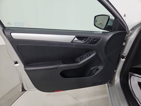 Used 2012 Volkswagen Jetta TDI FWD image 10