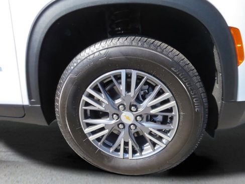 Certified 2026 Chevrolet Traverse LT FWD image 13