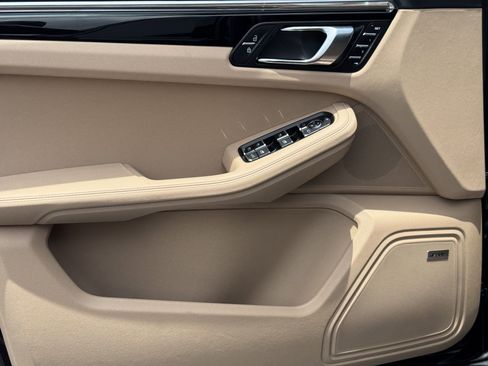 New 2025 Porsche Macan image 21