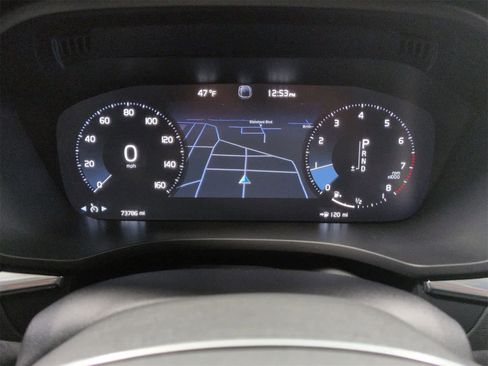 Used 2021 Volvo XC60 T5 Momentum w/ Protection Package Premier image 35