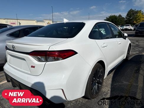 Used 2025 Toyota Corolla SE FWD image 2