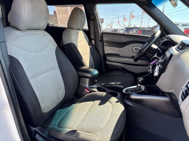 Used 2016 Kia Soul + FWD image 27
