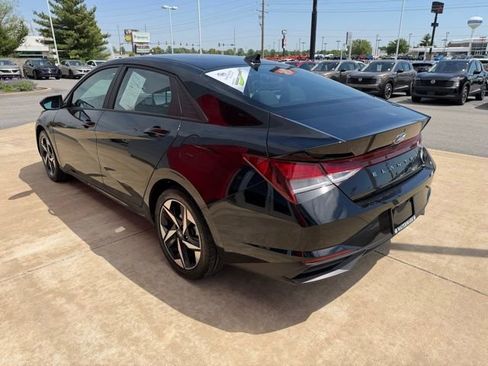 Used 2023 Hyundai Elantra SEL w/ Convenience Package FWD image 7