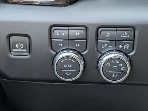 Used 2024 GMC Sierra 3500 Denali w/ Denali Reserve Package image 30