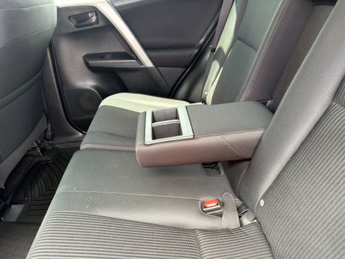 Used 2017 Toyota RAV4 LE w/ Carpet Mat Package AWD/4WD image 19