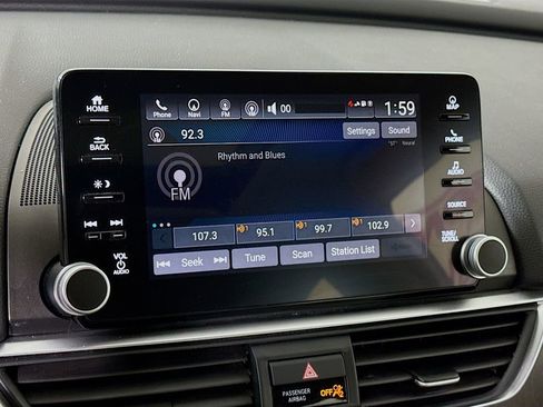 Used 2018 Honda Accord Touring image 7