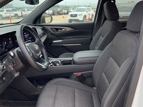 Used 2024 Chevrolet Traverse LT FWD image 14