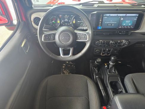 Used 2024 Jeep Wrangler Unlimited Sahara AWD/4WD image 14