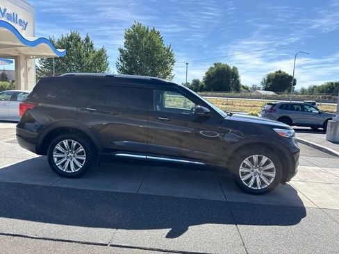 Used 2022 Ford Explorer Limited w/ Equipment Group 301A AWD/4WD image 3