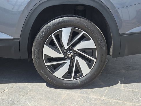 Used 2025 Volkswagen Atlas SE image 5