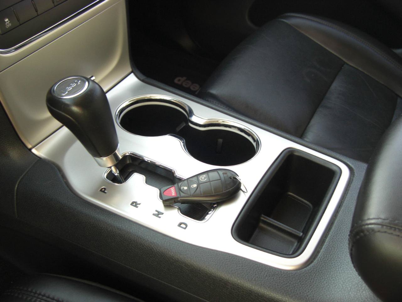 Used 2011 Jeep Grand Cherokee Laredo AWD/4WD image 7